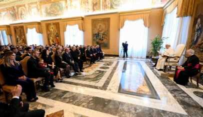 البابا فرنسيس يستقبل منظمي "الحفل الموسيقي مع الفقراء" والفنانين المشاركين فيه (VATICAN MEDIA Divisione Foto)