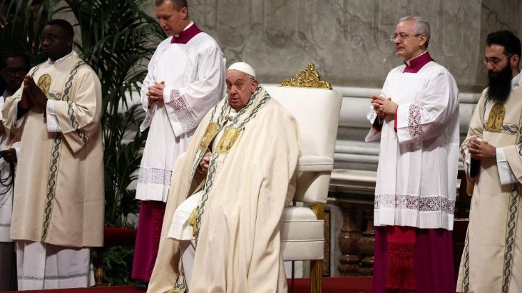 البابا فرنسيس يترأس القداس الإلهي في الفاتيكان مع الكرادلة الجدد