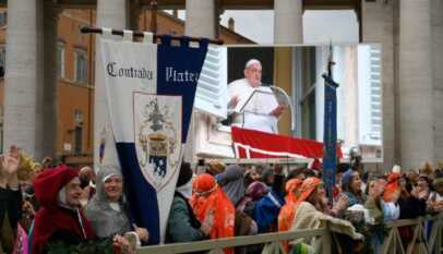 البابا فرنسيس يتلو صلاة التبشير الملائكي (VATICAN MEDIA Divisione Foto)